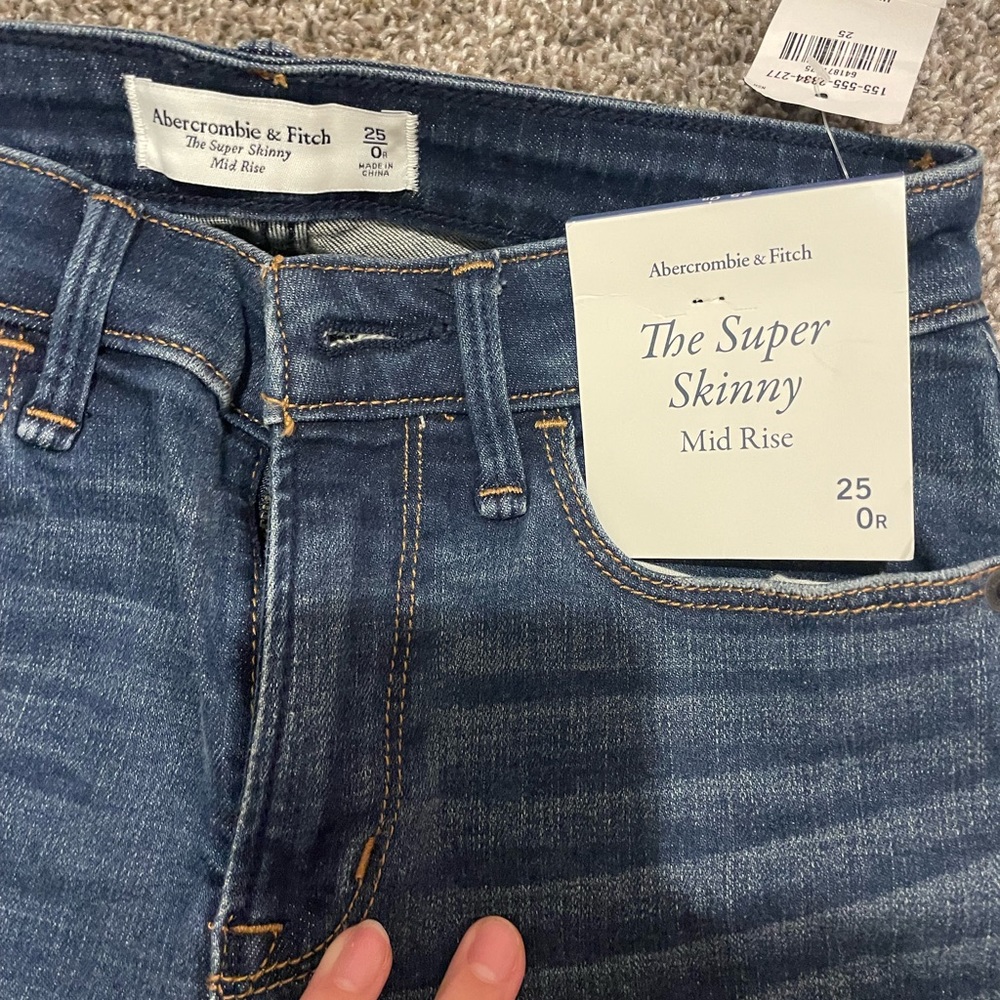 NEW WITH TAGS ambercbie jeans